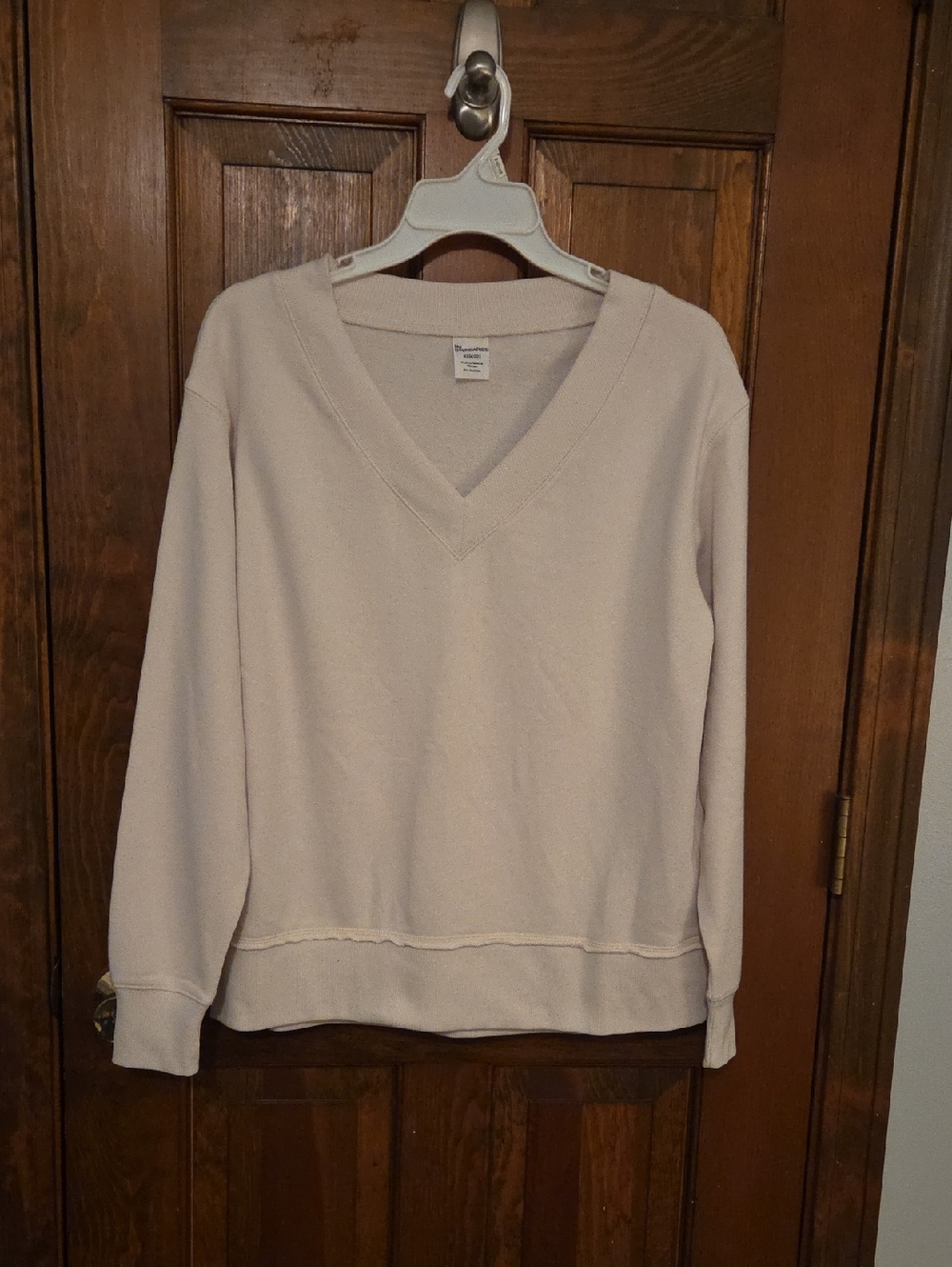 No Boundaries V-Neck Sweatshirt in Light Cream